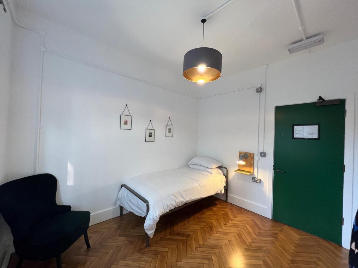 The Bristol Wing Hostel Екстериор снимка