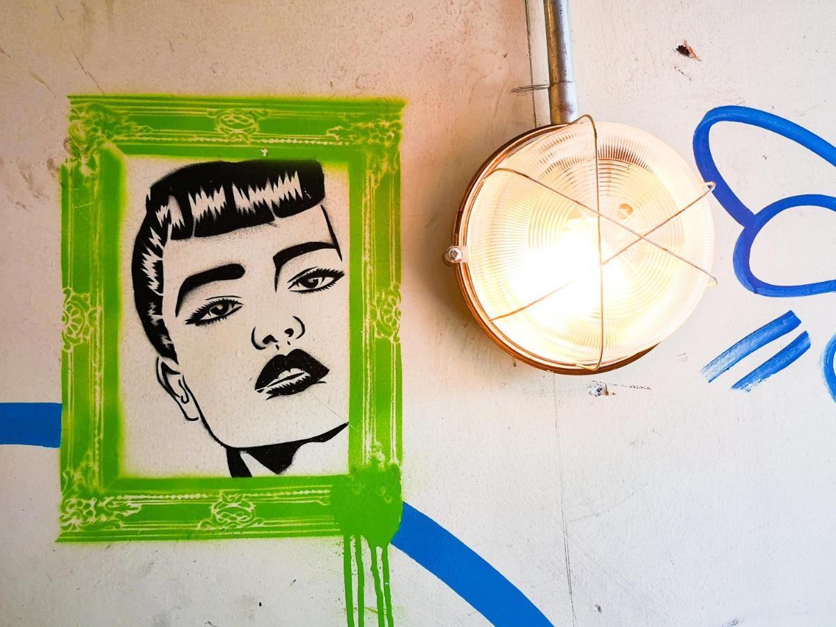 The Bristol Wing Hostel Екстериор снимка