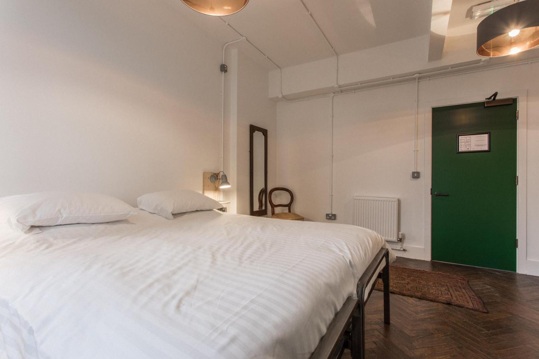 The Bristol Wing Hostel Екстериор снимка